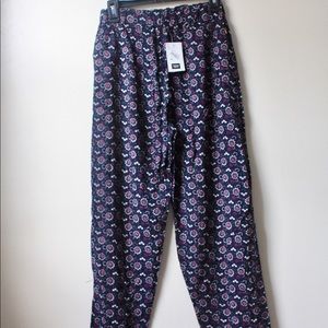 Flow pants patterned
